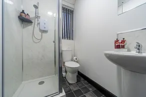 ★Newly Refurb★2 Bedroom ★Comfortable ★Spacious - Image 2