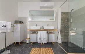 Pet Friendly Home In Stinica - Image 2