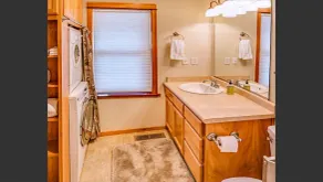 2-story, 3 bedroom modern home with king and queen beds, living room and kitchen. - Image 3