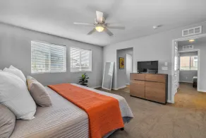 Calm & Cozy 3 Bedroom - Manhattan Beach Inspired Home - Image 5