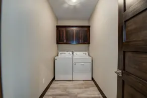 Beautiful Newly built Bayside Lake Front Condo! - Image 2