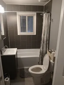Newly renovated home 5 minutes from beach, dining and recreation - Image 5