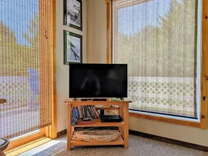 Willows - 2 Bed/1 Bath Cabin minutes from Downtown - Image 2
