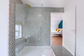Stylish en-suite Boutique Apartment 8min to centre for 4 - Image 4