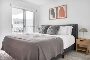 Modern Redondo Beach 1BR w/ Pool, Gym & W/D, walk to Beach, by Blueground - Image 5
