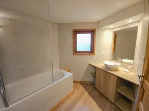 Cabaña en el corazón de St Martin de Belleville, cerca del telesquí, 5 habitaciones, 112 m² - Image 5