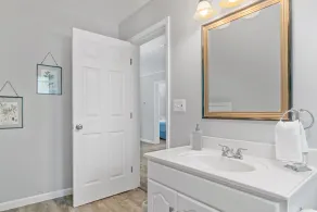 Apartment near Water front. 20 minutes from Niagara Falls/Buffalo. - Image 3