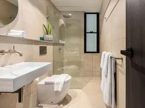 The Arden 3. Coogee New Large Beachside Balc Apt - Image 2
