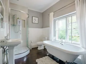 A lovely three bedroom home, perfect for friends and family alike. - Image 3