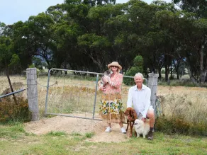 Shawwood Cottage Luxury Mudgee Farm Accommodation with spectacular sunsets and sweeping views to the hills and town, close to town in the midst of popular cellar doors. - Image 3