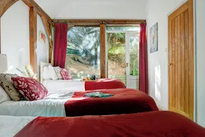 Large Country Idyll for Families or Party Groups - Sleeps 18, Hot Tub & Garden - Image 5