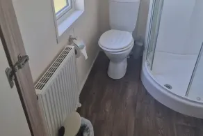 2 Bed Caravan - Sleeps 6 - Pets - Pool - Parking - Image 3