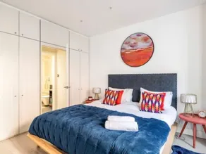 Chelsea Posh Apartment - Image 5