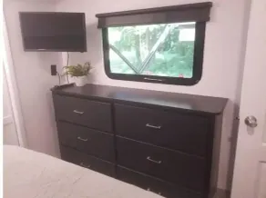 Spacious, private 5th wheel camper - Image 5