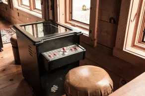 rummelig luksus ski lodge ved en privat sø - Image 2