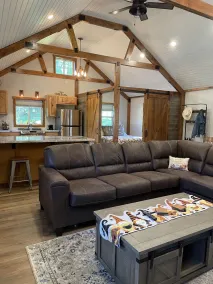 Cozy Cabin Retreat located just minutes to Galena, IL & DBQ, IA - Image 4