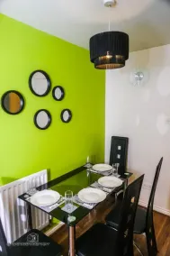 House 10min to City Centre Sleeps 4 Parking - Image 4