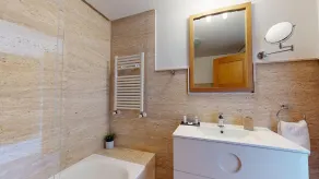 Appartement de vacances adapté aux familles avec piscine, jardin et terrasse - Image 2