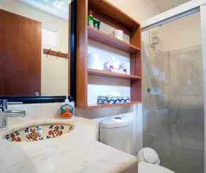 Economical hotel style room with queen bed & bathroom w shower - Image 2