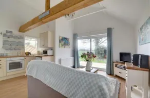 Riverside Cottage is a quiet haven for two. Right on the East Stour river. - Image 5