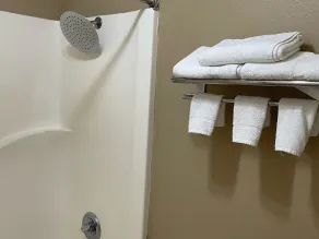 Best Budget Inn - Image 3