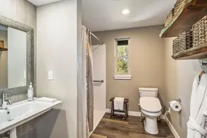 Spacious home near old mill w/pool table & hot tub - Image 5