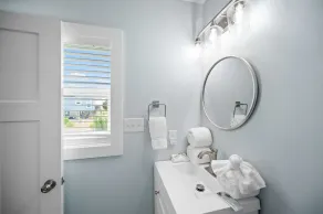 Reel House | 2BR/2BA Bay Cottage | Sleeps 5 | Pet-Friendly Renovated Retreat - Image 2