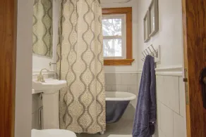 Maison entière avec un bain à remous dans un bloc de la rue principale de Frankenmuth. - Image 3