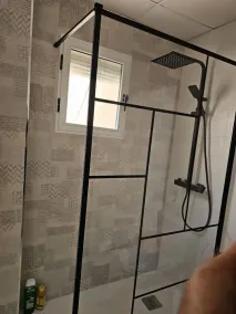 Appartement parfaitement situé et rénové dans un complexe fermé avec piscine et jardin - Image 3