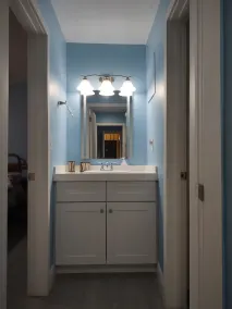 First Floor. Central A/C. Steps to the beach. Inquire about our monthly rate. - Image 2