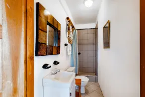 Multi-suite property w/ private pool, rooftop, grill, kayaks, partial AC & WiFi - Image 5