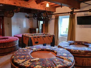 5 bedroom accommodation in Erbistock, near Llangollen - Image 3