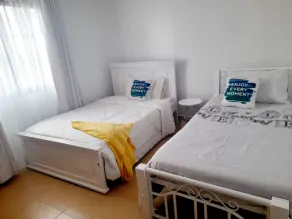 Beautiful 3bedrooms apartment with 2baths in gated neighborhood near the Airport - Image 5