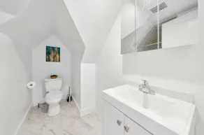 Elegant Hideaway with Free Parking - Image 2