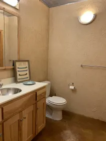 Spacious 4-bedroom vacation home 16 minutes from University of Kansas - Image 3