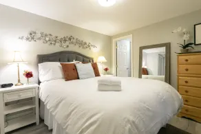 NEW Cosy Apt in Shaw-Sleeps 4 WALK to White House - Image 4