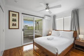 Bright 3-Bed Home in Leafy Annerley - Image 4