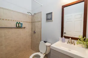 Spacious House in Lincoln (everything is new!) - Image 5