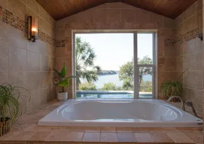 Lakefront 3 Bedroom Home with Gorgeous Sunsets and Private Pool & NEW Spa! - Image 4