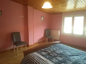 Family home with terrace and games room - Image 4
