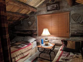 Jack London’s Cabin Genuine Alaskan Log Cabin built by owners! Self-check in - Image 3