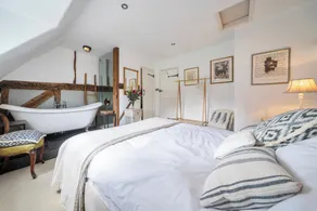 Windmill Cottage Sleeps 4 with Enclosed Garden - Image 5