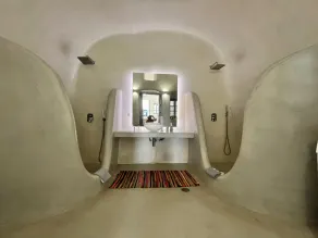 Our Island OASIS  (3000 sq ft of Living Space) Walk to Fira! - Image 3