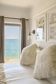 Luxury Beachfront House, Sleeps 12, Free Parking - Image 3