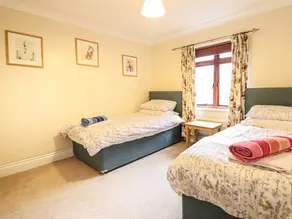 THE COACH HOUSE, pet friendly, with hot tub in Llanymynech - Image 4