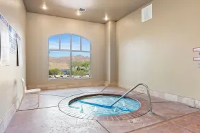 Dreamy 2-bedroom condo with sweeping desert views - Image 2