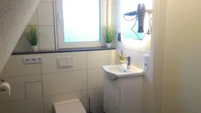 Vacation home 'So close to heaven' with 5 bedrooms, 2 bathrooms, 3x WC, garden - Image 2