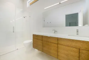Modern, recently built home with stunning pool & beautiful views; 15 min to town - Image 4