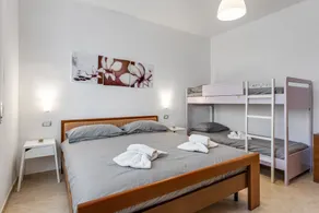 Appartement avec jardin et 10 lits, à 50 mètres de la plage - Image 4