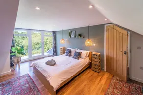 Woodbury: Country house, Shepherd's Hut, stunning views & hot tub - Image 2